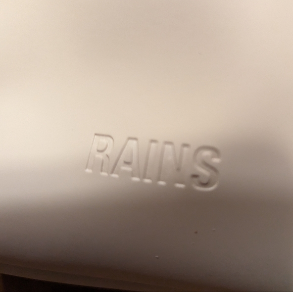 Rains Water Proof Box Bag in Metalic Grey Color NWT - Picture 3 of 3